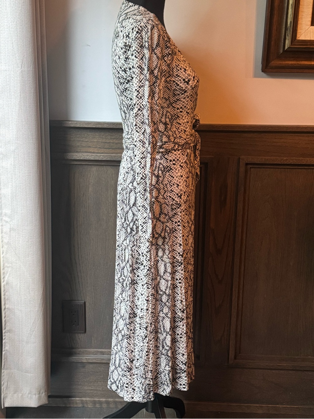 Good American  snake print wrap midi dress  sz 0 - Picture 6 of 10